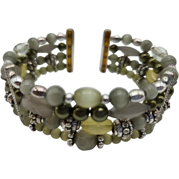 🩵 Glass and mixed material cream beaded cuff bracelet - Picture 1 of 11